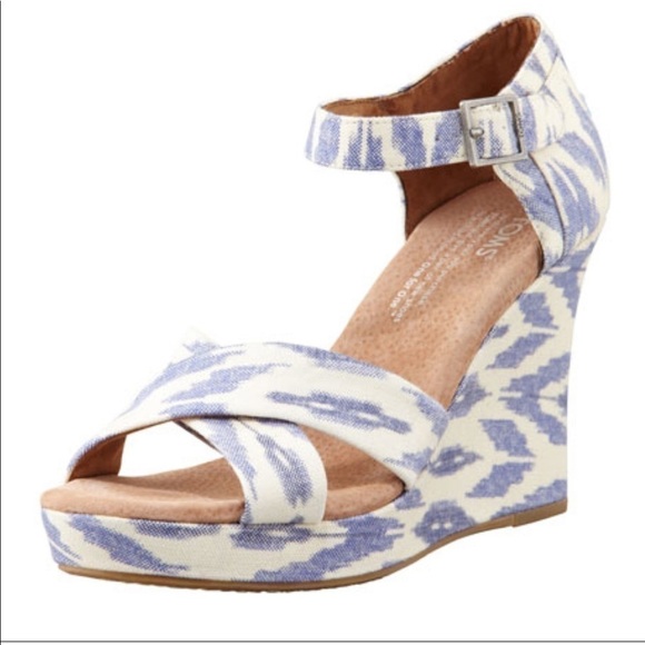 TOMS Womens Printed Hemp Strappy Wedge Sandal Ikat Blue & White size: 9.5 - Picture 1 of 10